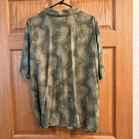 Vtg Kathie Lee Women’s Button Up Top Olive Green Floral Hawaiian Style 22W 24W - Picture 2 of 3
